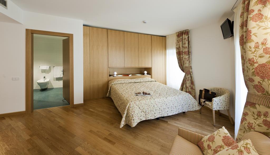 Hotel Romanda Levico Terme Ngoại thất bức ảnh