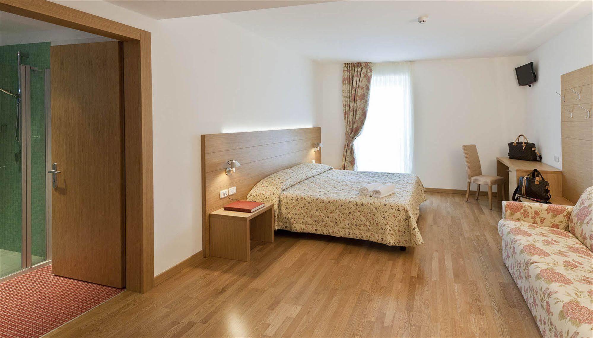 Hotel Romanda Levico Terme Ngoại thất bức ảnh